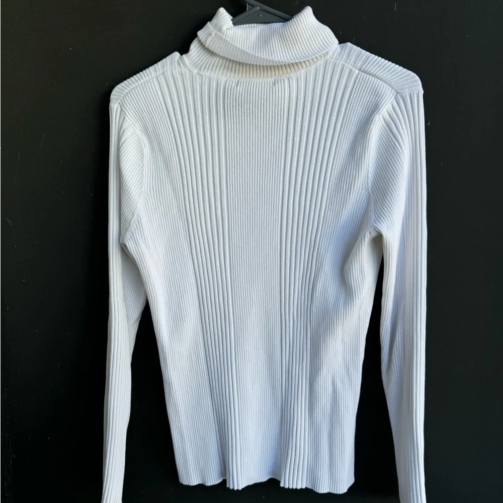 White turtleneck sweater - Picture 2 of 4